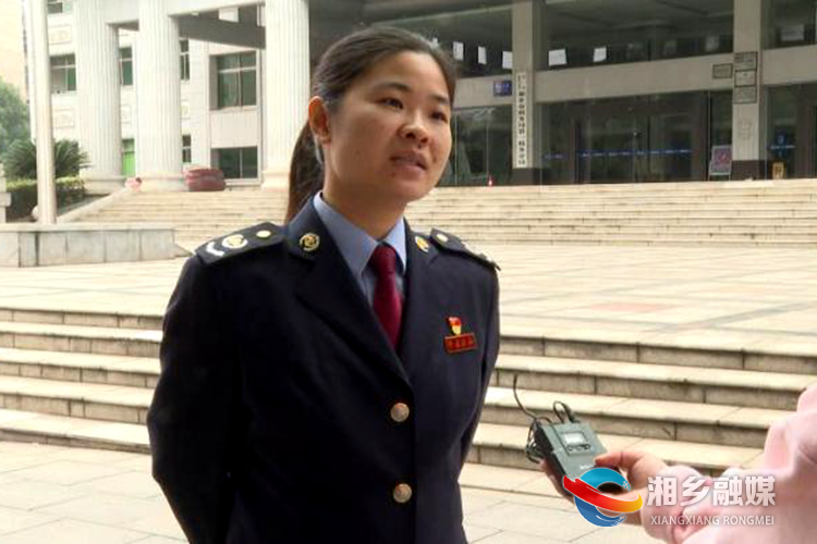 湘乡市税务局机关党委青年委员、党建工作股科员许素平接受采访。.png