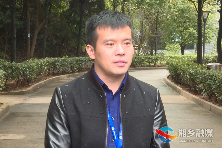 湖南埃普特医疗器械有限公司研发中心研发部经理殷望接受记者采访。.png