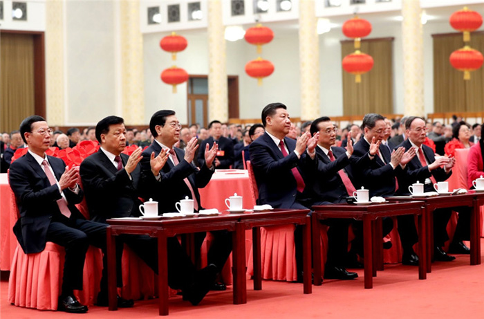 1月26日，中共中央、国务院在北京人民大会堂举行2017年春节团拜会。党和国家领导人习近平、李克强、张德江、俞正声、刘云山、王岐山、张高丽等同首都各界人士欢聚一堂，共迎新春。