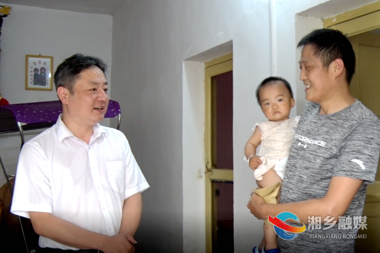 张茂丰看望慰问困难党员李伏存.png
