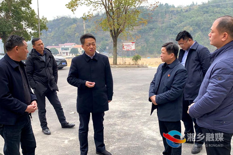 督查组听取棋梓镇村（社区）“两委”换届工作进展情况。.jpg