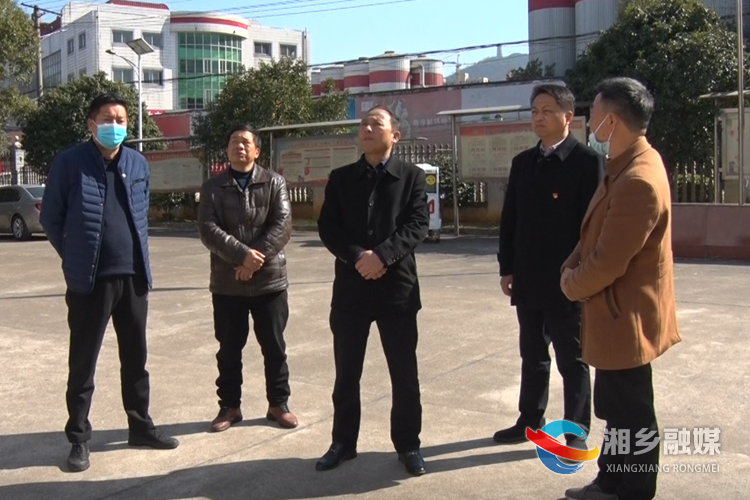 调研组东山街道张家村调研。.png
