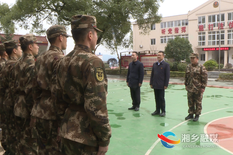 周俊文看望慰问牛形山武警中队官兵。.png