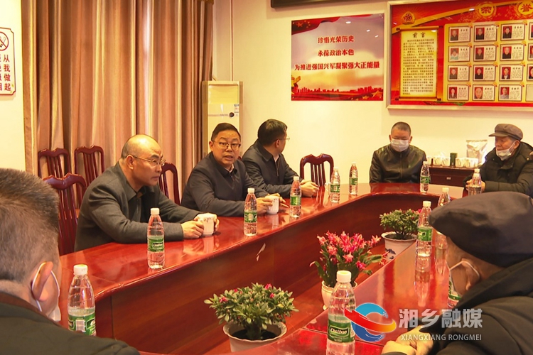 彭瑞林到市军干所看望慰问军队离退休干部。.jpg