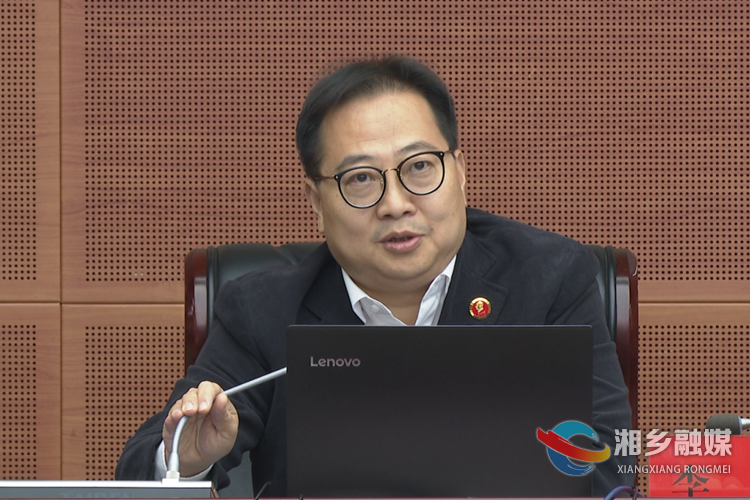 李勇讲课。.png