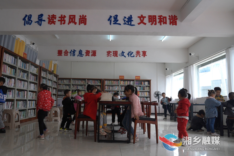 24小时自助图书馆。.jpg