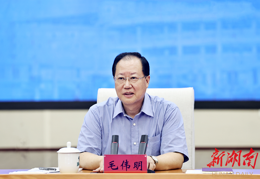 毛伟明：带着责任 带着敬意 全力办好人大代表建议